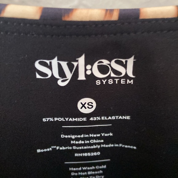 Stylest Cheetah DREAMSCULPT® Puff Sleeve Zip - Picture 2 of 5